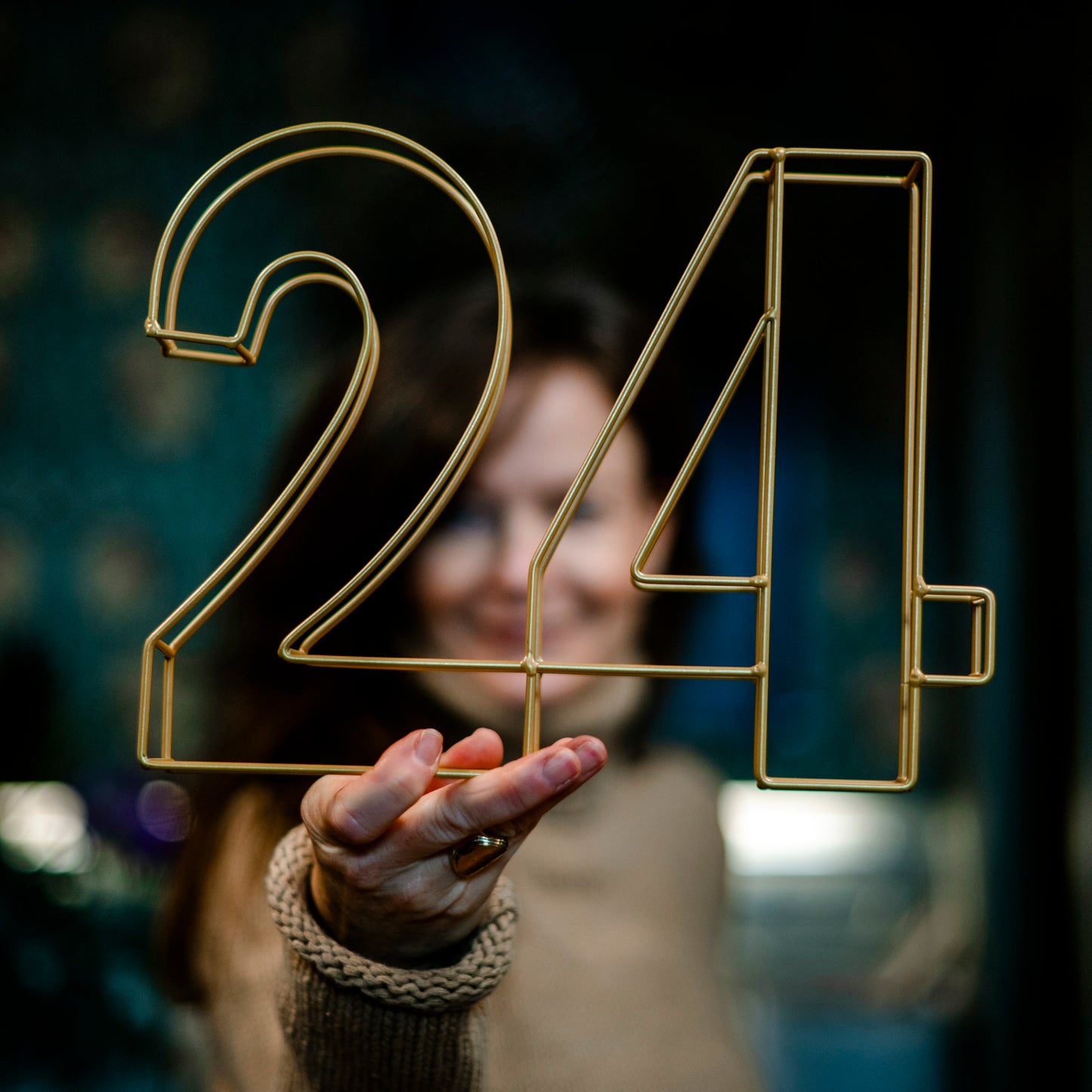 Numero 24 in metallo color oro